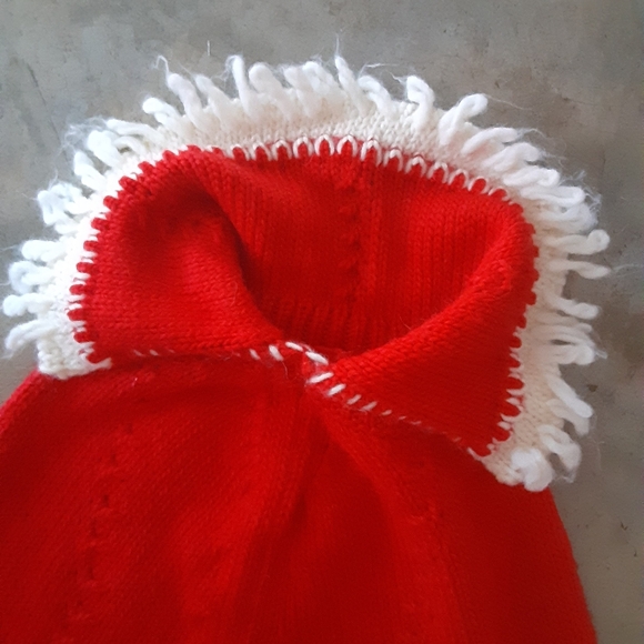 🎈Sale! Toddler Red Knit Poncho Shawl Fringe made in Italy marked 4 fits 2T-3T - Picture 4 of 9